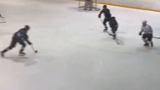 Одна девушка в мужской хоккейной команде! ЛХЛ. Маленький отрывок) 83 номер. Хоккей.Ice day & Драйв. смотреть онлайн