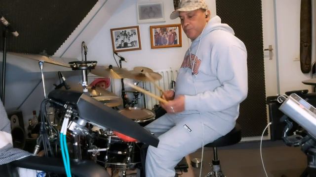 jamming with looperman loops on my millennium nonapad смотреть онлайн