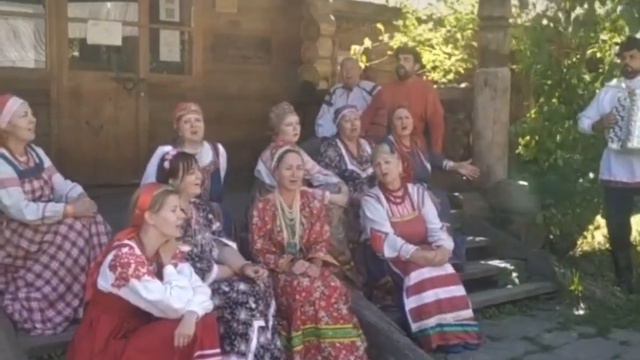 «Слезы черемух» в исполнении Ансамбля •Славянка» смотреть онлайн