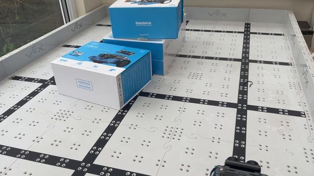 MakeBlock mBot 2 : Playing with the built in programs смотреть онлайн