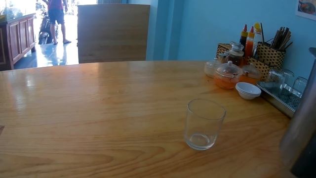 Нячанг 2016 Вьетнам.Суп Фо для вьетнамцев в нормальном кафе.