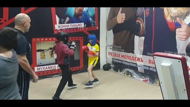 Бокс, вперёд и ещё раз вперёд смотреть онлайн