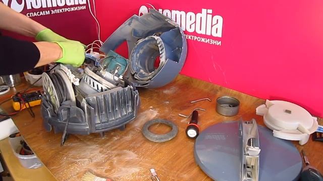 Моющий пылесос PHILIPS TRIATHLON 2000. Не включается пылесос.