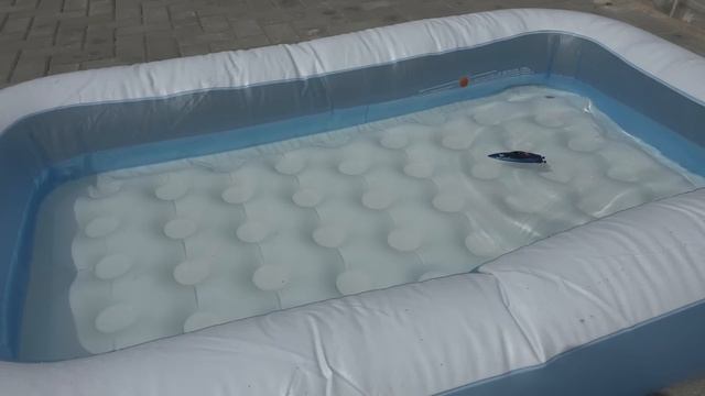МИНИ лодка на радиоуправлении. Такая нужна каждому в бассейн ... RC SpeedBoat STORM