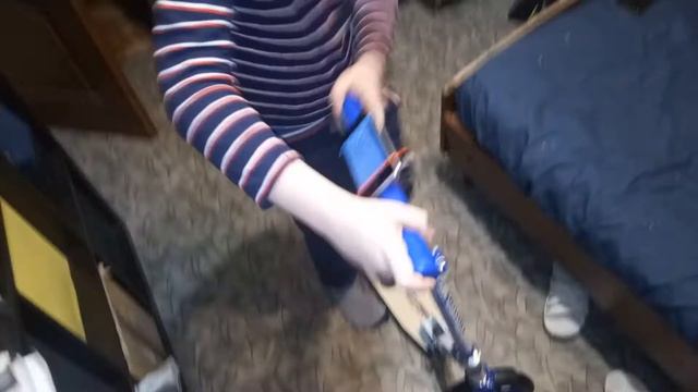 Юный блогер-лайфхакер рассказывает о супер медиа системе для самоката! смотреть онлайн
