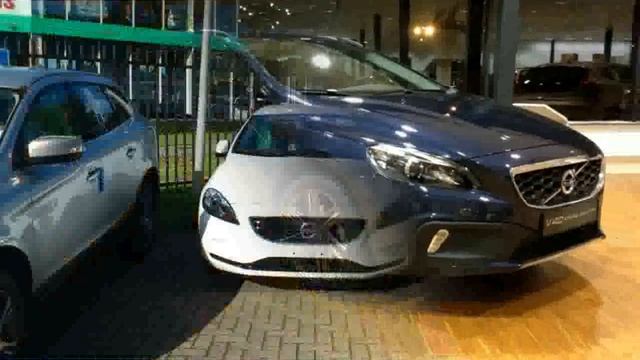 Volvo V40 D2 MOMENTUM R-DESIGN 2014 смотреть онлайн
