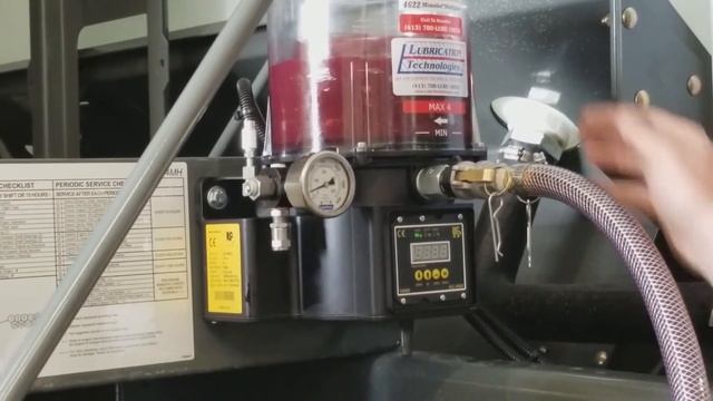 Grease Transfer Pump to refill lubrication system reservoirs with a 35lb pail using camlock adaptor смотреть онлайн