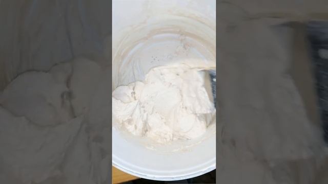 Как приклеить потолочный багет(плинтус, галтели) . Как резать багет(плинтус) потолочный смотреть онлайн