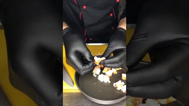 САМЫЕ БОЛЬШИЕ В МИРЕ КРЕВЕТКИ/ Готовим Чёрные Тигровые Креветки смотреть онлайн