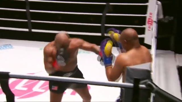 Mike Tyson vs Roy Jones Jr. Highlights смотреть онлайн