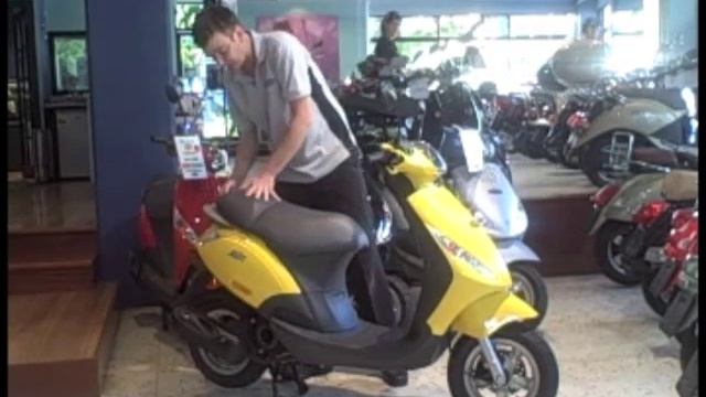 Piaggio Zip 50 with Graham from Scooters Scooters смотреть онлайн