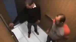 В лифте обвалился пол