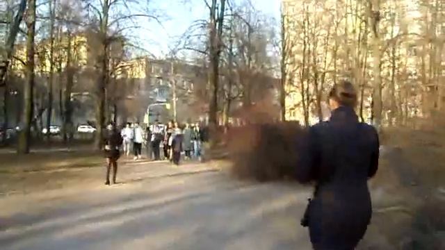 Сдаётся комната для женщины, рядом с метро!