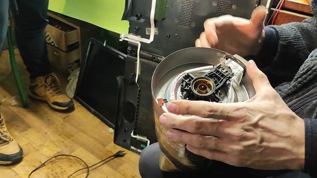 РЕМОНТИРУЕМ ТЕЛЕВИЗОР PHILIPS В СЕРВИСЕ смотреть онлайн