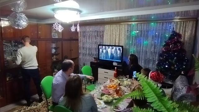 Как мы встретили Новый Год 2023г.Новогодний салют. смотреть онлайн