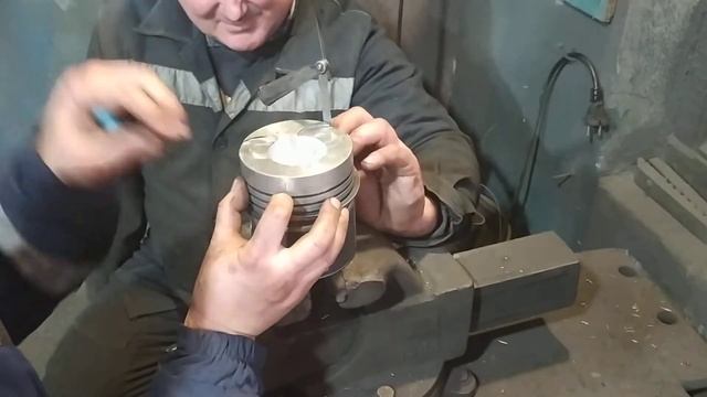 установка поршней в гильзу д -144 смотреть онлайн
