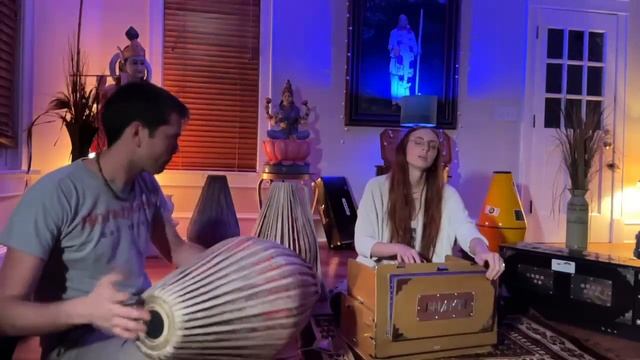 JAYA RADHA MADHAVA (RADHA KRISHNA MANTRA) - Radha Rose | Kirtan Session смотреть онлайн