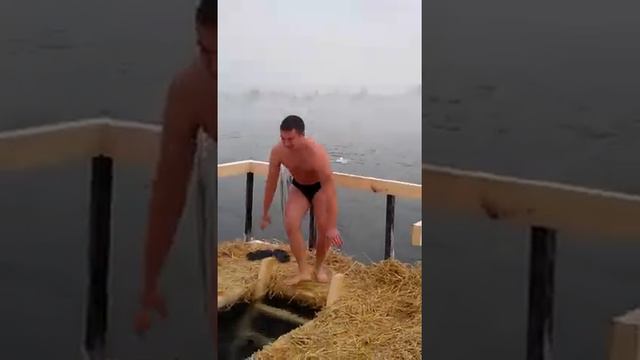 Купание в ангаре на рождество 2012 Иркутск смотреть онлайн