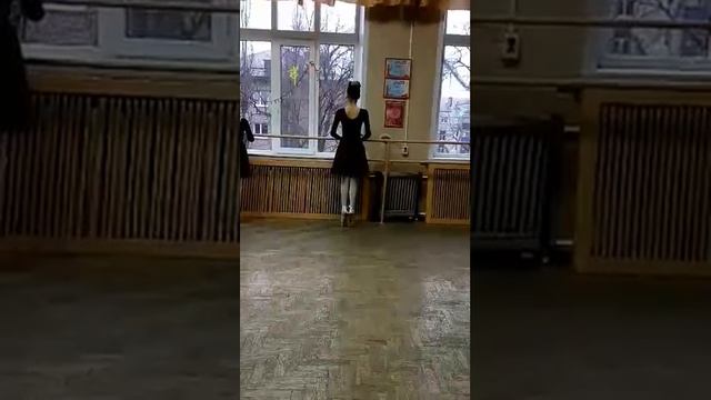 Движения на пуантах . смотреть онлайн