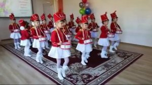 Выступление юных барабанщиц на день дошкольного работника