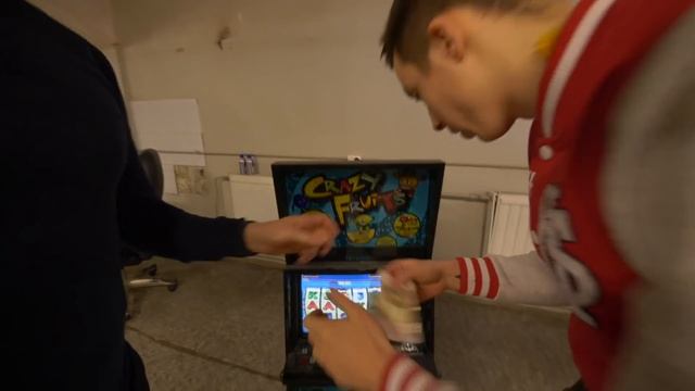 купил ИГРОВОЙ АВТОМАТ у БАНДИТА и РАЗБОГАТЕЛ!!!! смотреть онлайн