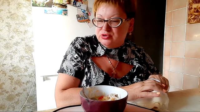 мукбанг щи со сметаной/А цены то кусаются,только никому до этого нет дела/