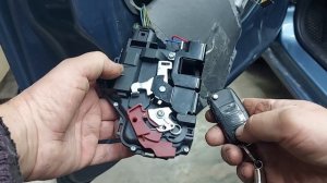 СНЯТИЕ И ЗАМЕНА замка двери шкода ФАБИЯ Skoda fabia 2010