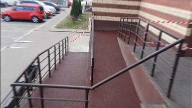 Входная группа в многоквартирном доме, из резиновой крошки. смотреть онлайн