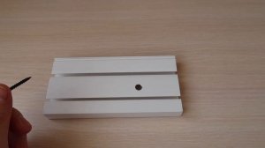 Как усилить отверстие в пластиковом карнизе под саморез