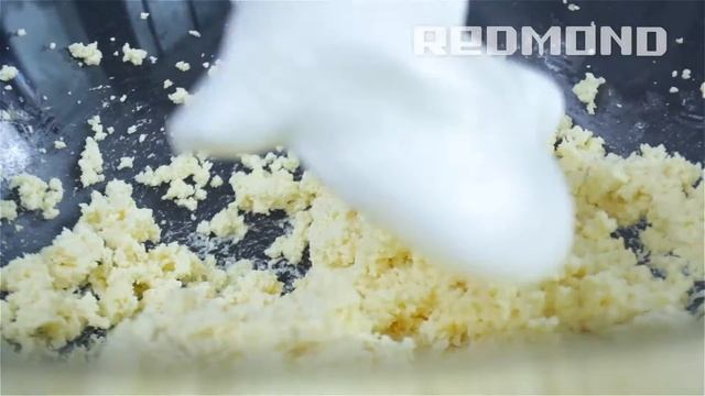Вкусная творожная запеканка в мультиварке REDMOND RMС-IH300, простой рецепт как приготовить смотреть онлайн