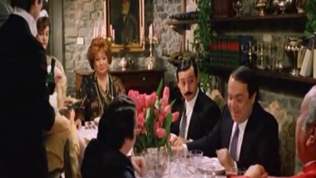 L'onorevole con l'amante sotto il letto - La cena con lo zio Efisio смотреть онлайн