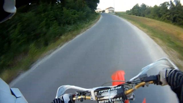 Honda CRF250 Wheelies + Rev Limiter смотреть онлайн