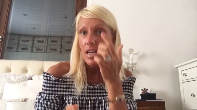 Il mio beauty case delle vacanze | what's in my travel bag | -elafashion- смотреть онлайн