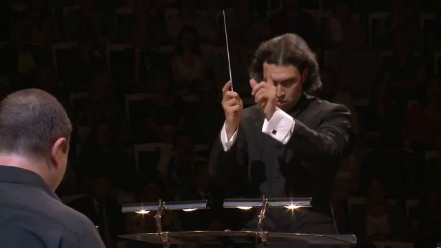 Vladimir Jurowski: Bela Bartok, Concerto for two pianos, percussion and orchestra (1940) смотреть онлайн