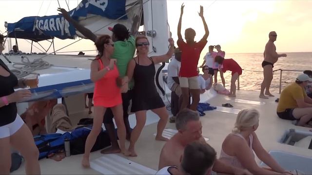 The Funniest Dancer Ever, Speedo Dance!! Try Not To Laugh, It's Impossible