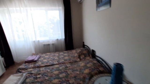 Виноградная лестница. Как выглядит комната на троих смотреть онлайн