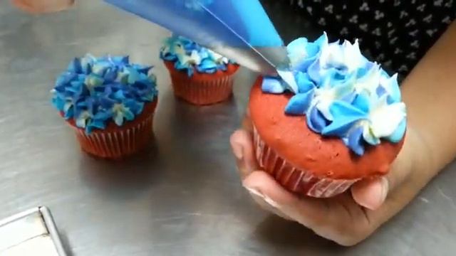 GANACHE SG HOW-TO: PIPING HYDRANGEAS смотреть онлайн