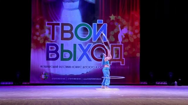 Образцовый детский коллектив цирковая студия "Амигоро" - соло с хулахупами "Восточная красавица" смотреть онлайн