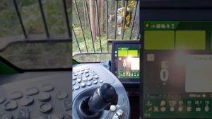 как управлять харвестерам Джон дир 1470Е / Harvester john deere 1470E