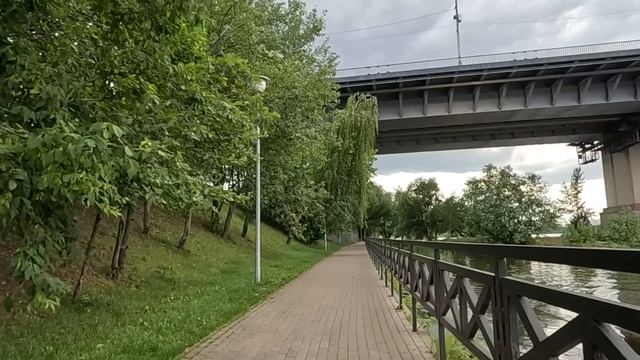 В метель, отшельница спасла 5-х заплутавших малышей… А через 3 дня у ее дома показался кортеж джипо