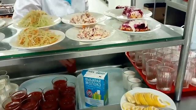 Россия - ХМАО - Приобское месторождение - Правый Берег - "Меркур"- Вахтовый посёлок - Столовая. смотреть онлайн