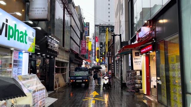 Walking in the Heavy Rain in Myeongdong Tour, Korea Travel | 4K KOREA смотреть онлайн
