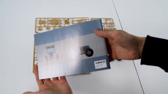 Сборная модель немецкий трактор Hanomag RL-20. Распаковка смотреть онлайн