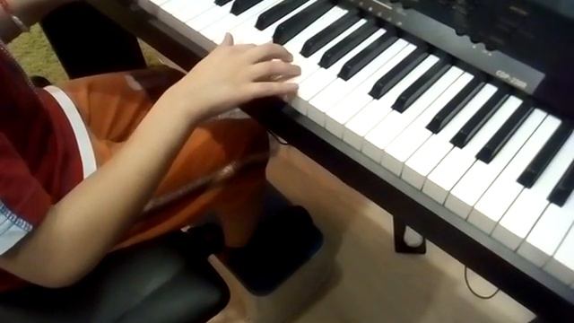 Мой брат играет на фортопиано ! смотреть онлайн