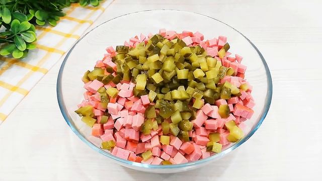 САЛАТ "КРЕМЛЕВСКИЙ" вкуснее чем "ОЛИВЬЕ". ИДЕАЛЬНЫЙ САЛАТ на праздничный стол. смотреть онлайн