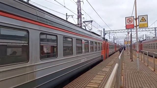 Электропоезд ЭД4М-0172 с прицепным вагоном ЭД4М-3054 сообщением Москва - Петушки смотреть онлайн