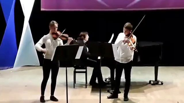 Бах . Концерт для 2-х скрипок , 3 часть смотреть онлайн