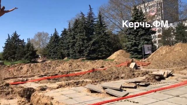 У Дворца спорта в Керчи меняют теплотрубы смотреть онлайн