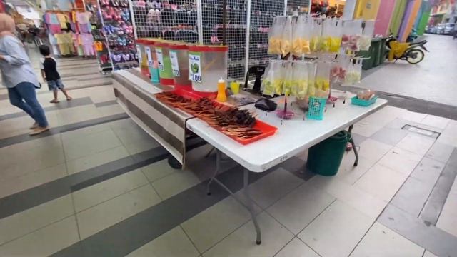 Один день с нами в Кучинге : поездка в машине, выбор елки и кокосы смотреть онлайн