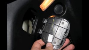 Nissan Tiida (Ниссан Тиида): Замена ламп задних габаритных огней (фонаря)